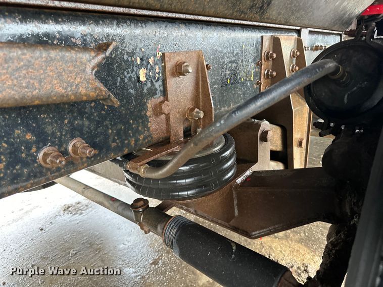 image for item LR9426 1997 Freightliner FL112SD dump truck