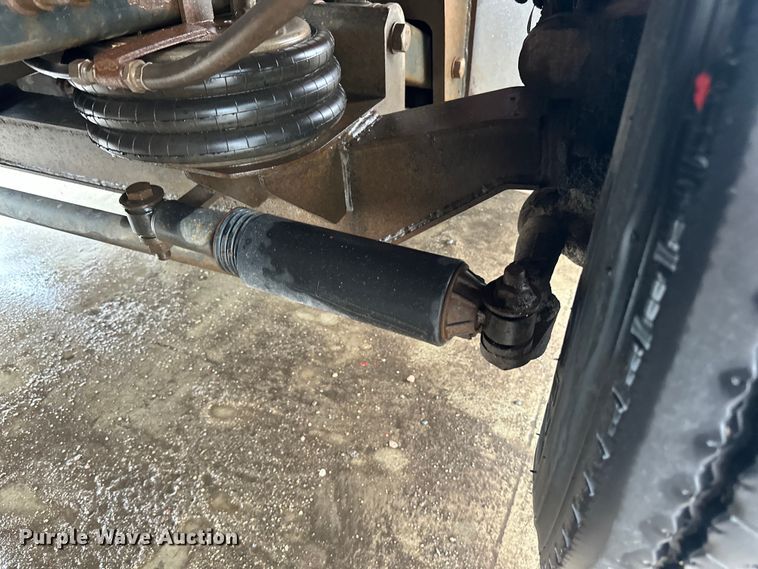 image for item LR9426 1997 Freightliner FL112SD dump truck