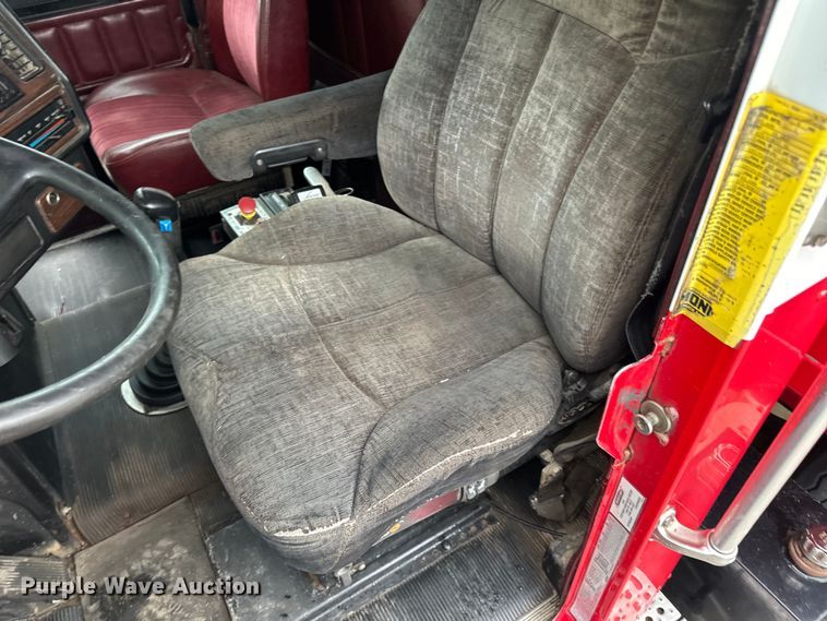 image for item LR9426 1997 Freightliner FL112SD dump truck