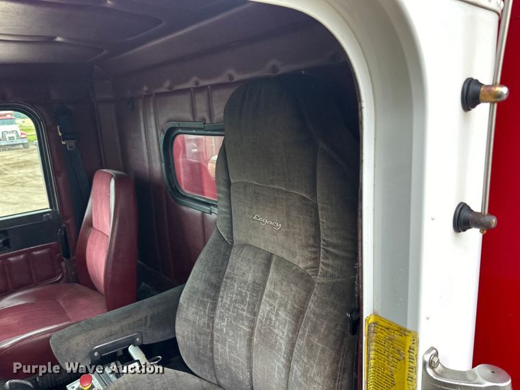 image for item LR9426 1997 Freightliner FL112SD dump truck