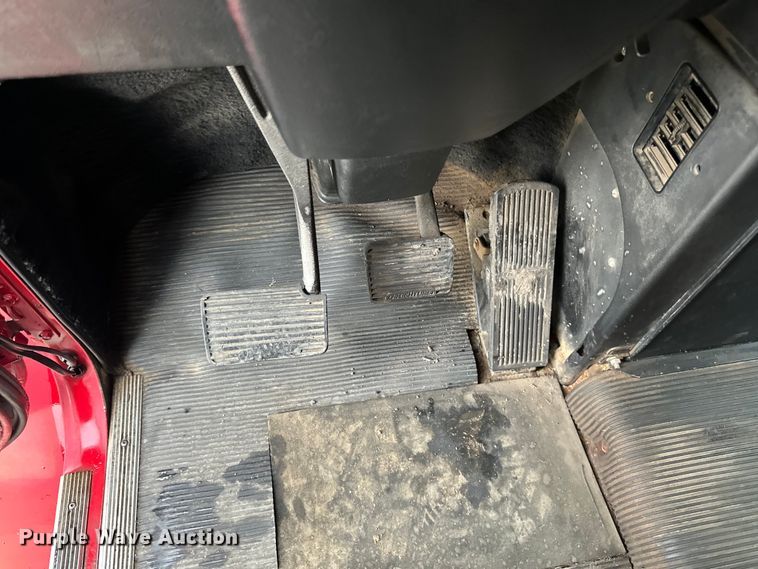 image for item LR9426 1997 Freightliner FL112SD dump truck