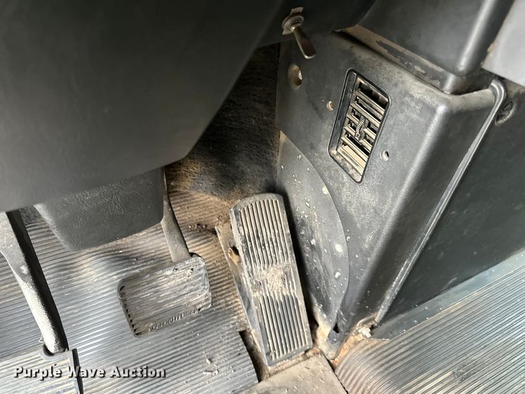 image for item LR9426 1997 Freightliner FL112SD dump truck