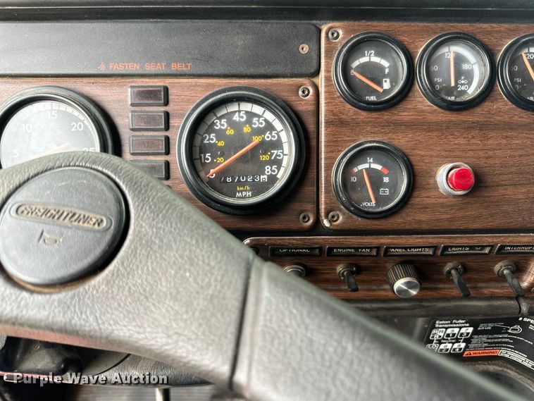 image for item LR9426 1997 Freightliner FL112SD dump truck