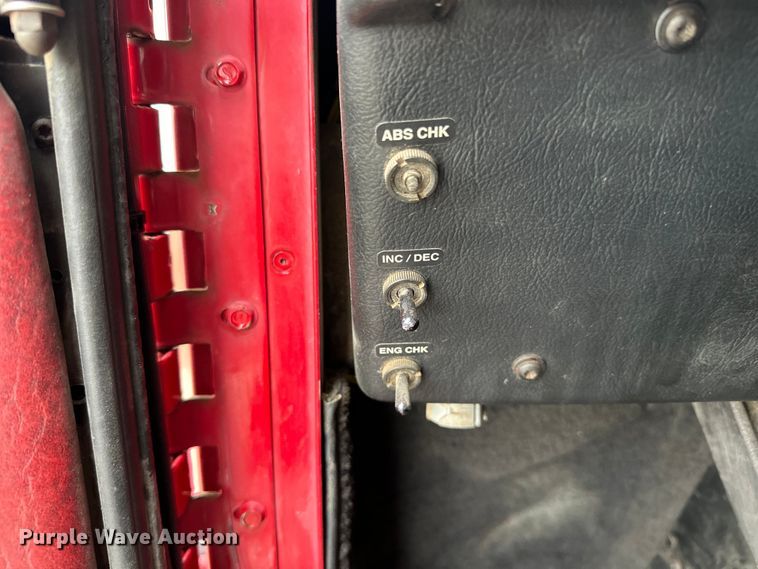 image for item LR9426 1997 Freightliner FL112SD dump truck