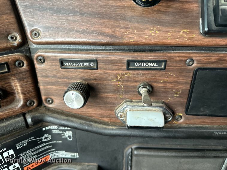 image for item LR9426 1997 Freightliner FL112SD dump truck