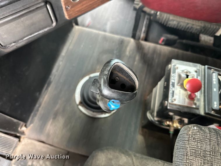 image for item LR9426 1997 Freightliner FL112SD dump truck