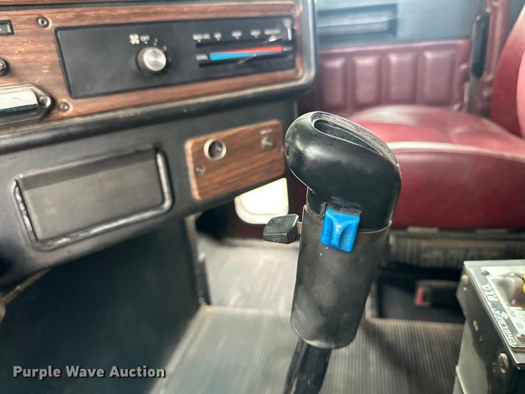 image for item LR9426 1997 Freightliner FL112SD dump truck