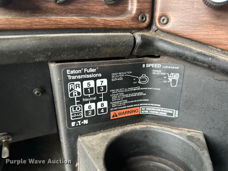 image for item LR9426 1997 Freightliner FL112SD dump truck