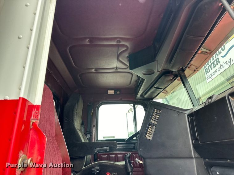 image for item LR9426 1997 Freightliner FL112SD dump truck