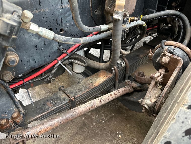 image for item LR9426 1997 Freightliner FL112SD dump truck