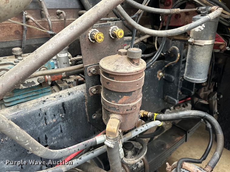 image for item LR9426 1997 Freightliner FL112SD dump truck