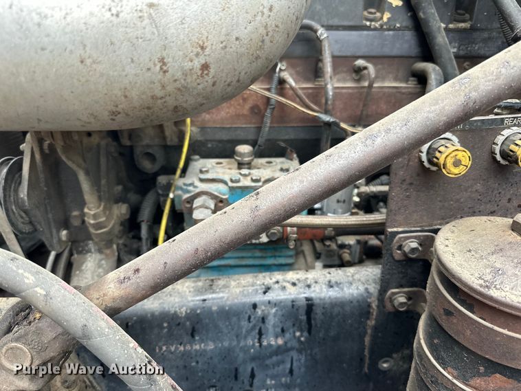 image for item LR9426 1997 Freightliner FL112SD dump truck