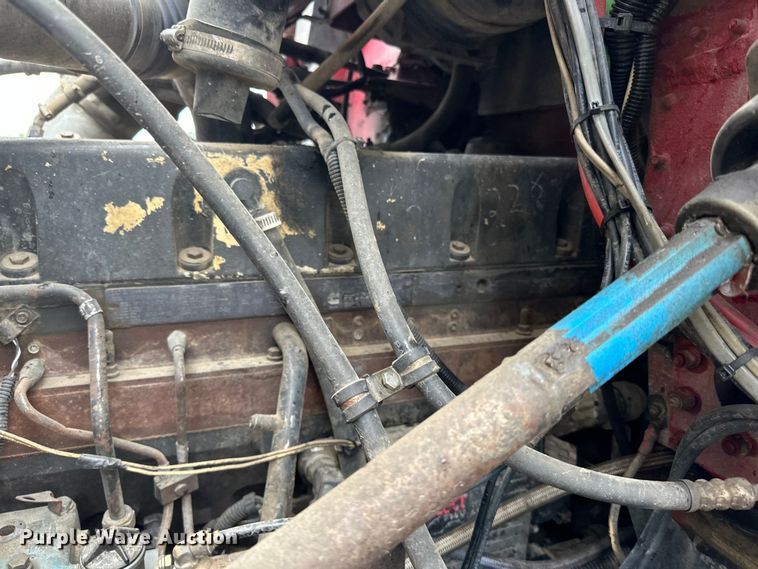 image for item LR9426 1997 Freightliner FL112SD dump truck