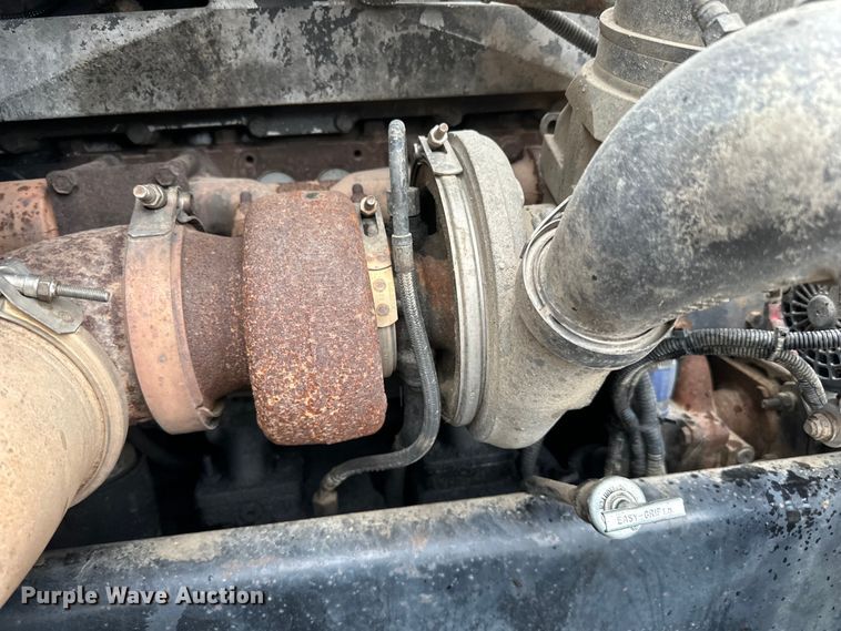 image for item LR9426 1997 Freightliner FL112SD dump truck