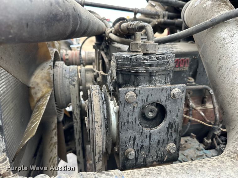 image for item LR9426 1997 Freightliner FL112SD dump truck