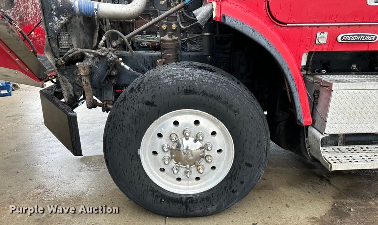 image for item LR9426 1997 Freightliner FL112SD dump truck