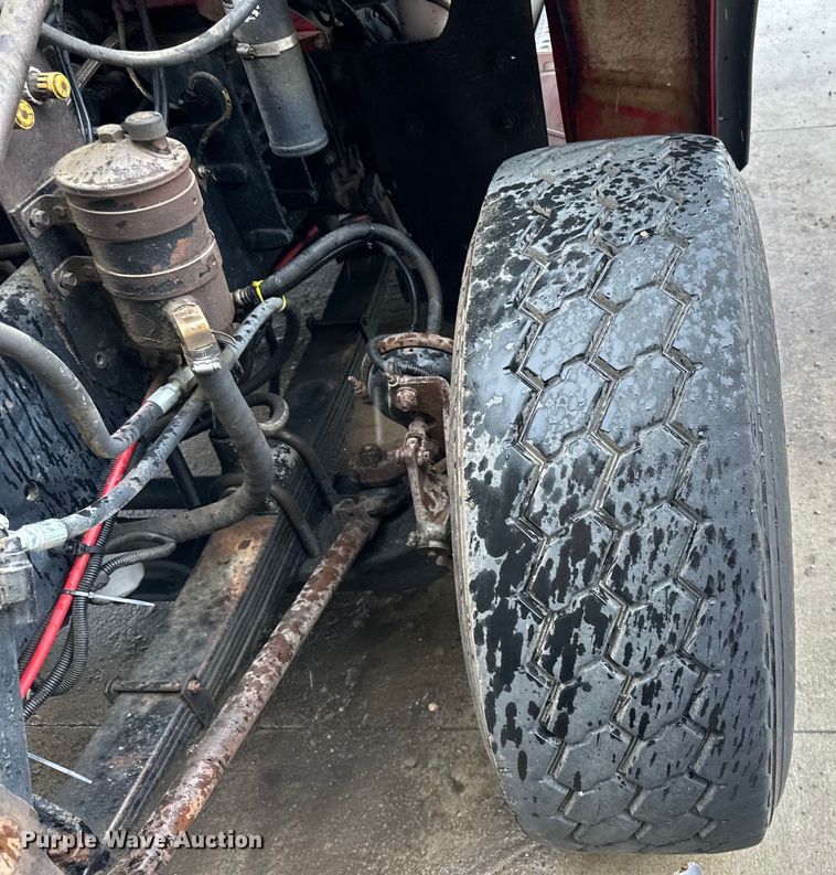 image for item LR9426 1997 Freightliner FL112SD dump truck