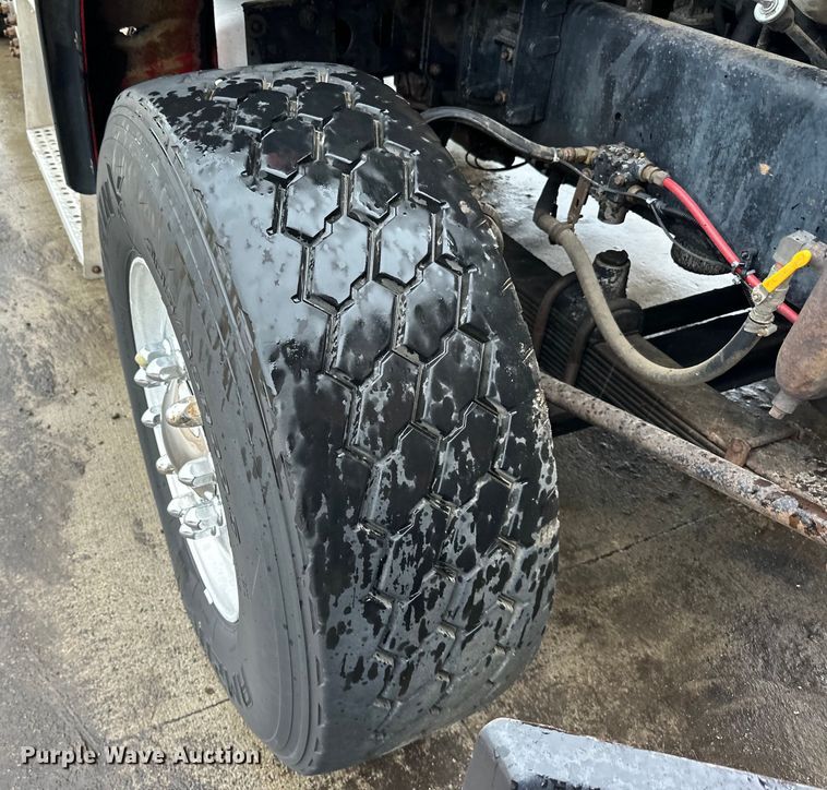 image for item LR9426 1997 Freightliner FL112SD dump truck