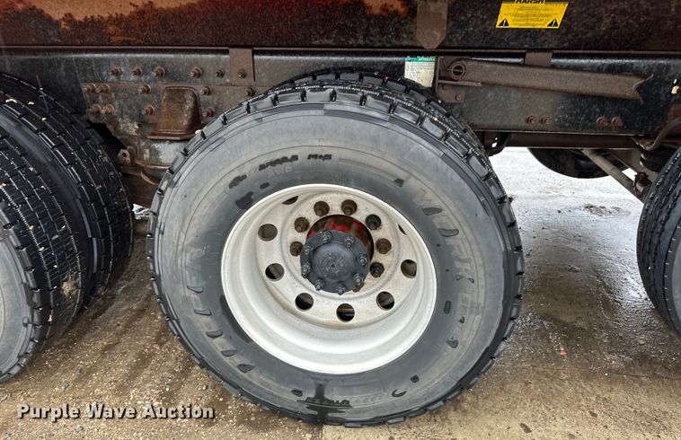 image for item LR9426 1997 Freightliner FL112SD dump truck