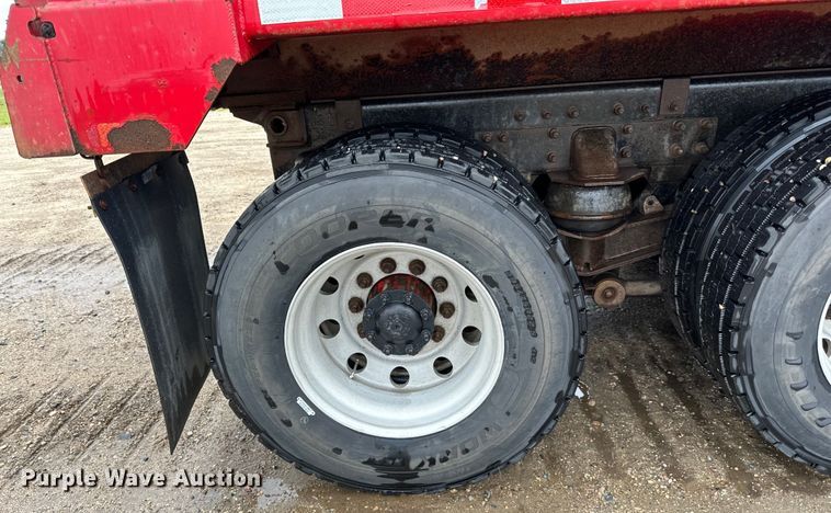 image for item LR9426 1997 Freightliner FL112SD dump truck