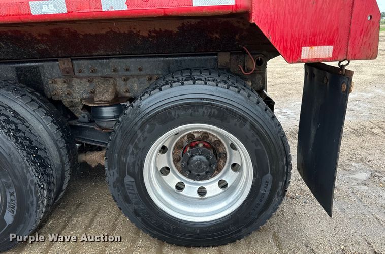 image for item LR9426 1997 Freightliner FL112SD dump truck