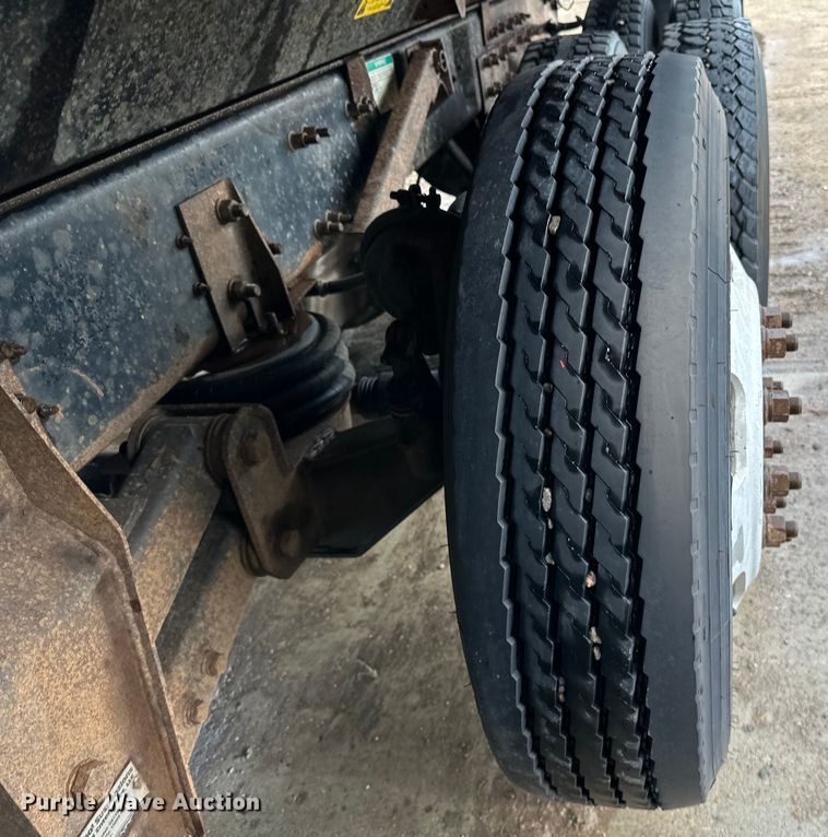 image for item LR9426 1997 Freightliner FL112SD dump truck