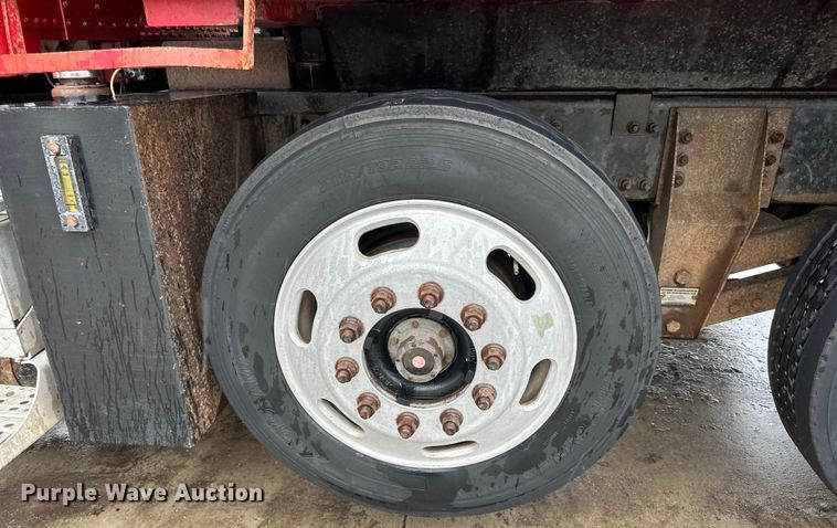 image for item LR9426 1997 Freightliner FL112SD dump truck