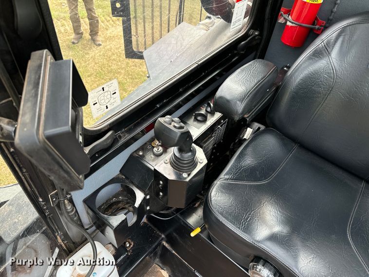 image for item NQ9712 2017 Fecon FTX 128R mulcher