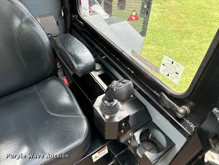 image for item NQ9712 2017 Fecon FTX 128R mulcher