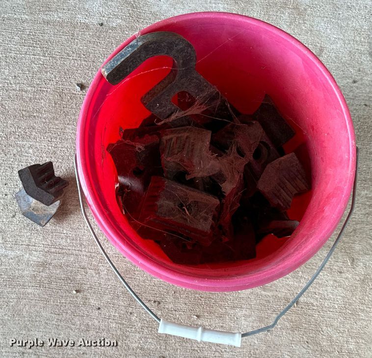 image for item NQ9712 2017 Fecon FTX 128R mulcher