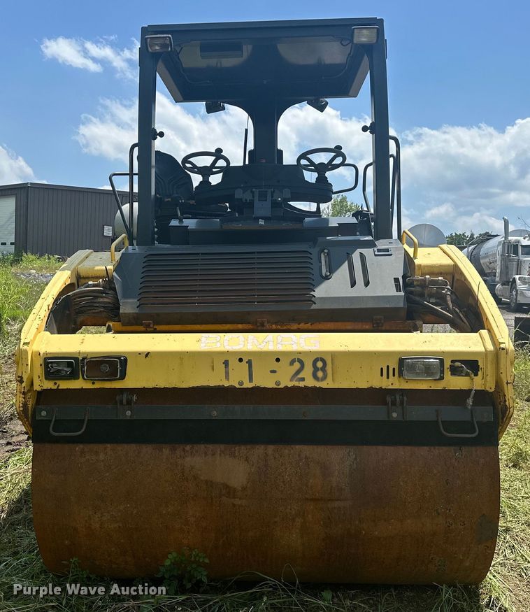 image for item NR9928 2005 Bomag BW190 AD-4 double drum vibratory roller