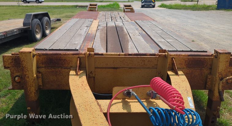 image for item NW9602 2004 Belshe flatbed trailer