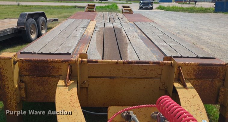 image for item NW9602 2004 Belshe flatbed trailer