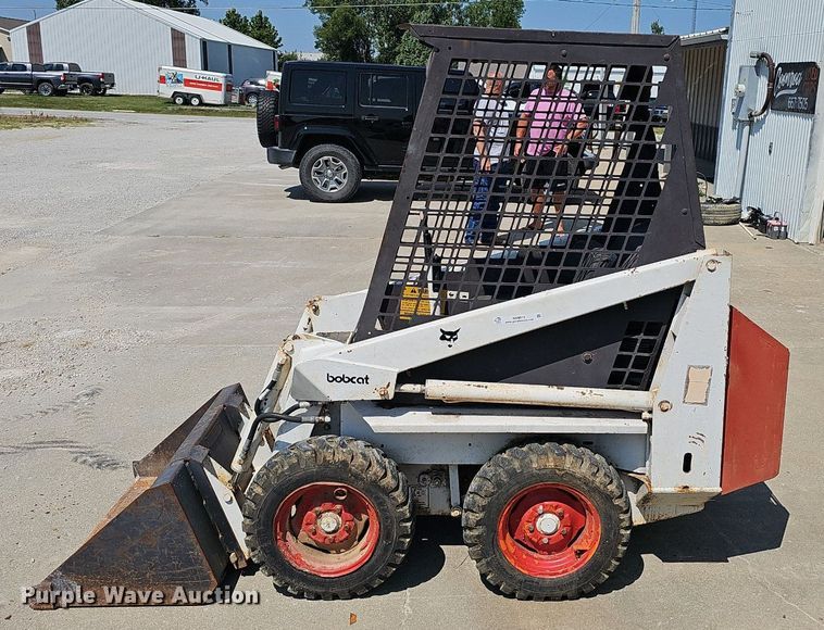 image for item NX9015 1980 Bobcat 310 skid steer loader