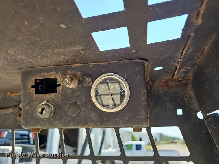 image for item NX9015 1980 Bobcat 310 skid steer loader