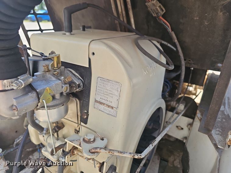 image for item NX9015 1980 Bobcat 310 skid steer loader