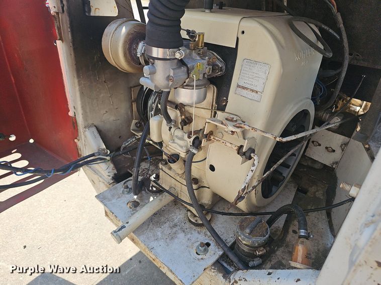 image for item NX9015 1980 Bobcat 310 skid steer loader