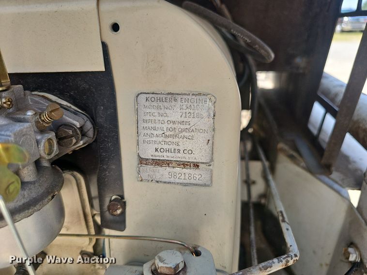 image for item NX9015 1980 Bobcat 310 skid steer loader