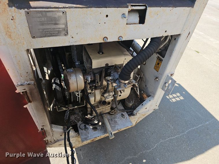 image for item NX9015 1980 Bobcat 310 skid steer loader