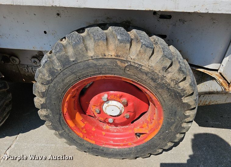 image for item NX9015 1980 Bobcat 310 skid steer loader