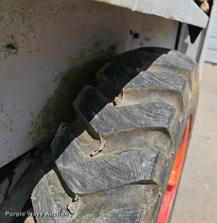 image for item NX9015 1980 Bobcat 310 skid steer loader