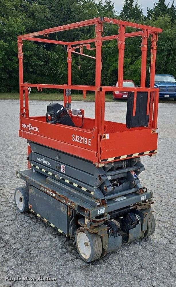 image for item NX9034 2023 Skyjack SJ3219E scissor lift