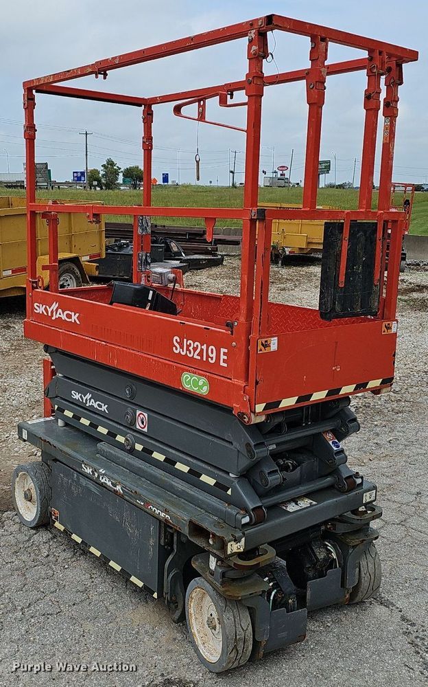 image for item NX9035 2023 Skyjack  SJ3219E scissor lift 