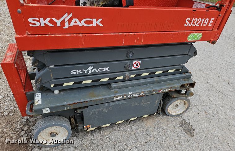 image for item NX9035 2023 Skyjack  SJ3219E scissor lift 