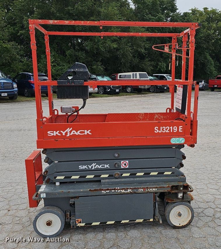 image for item NX9036 2023 Skyjack  SJ3219E scissor lift