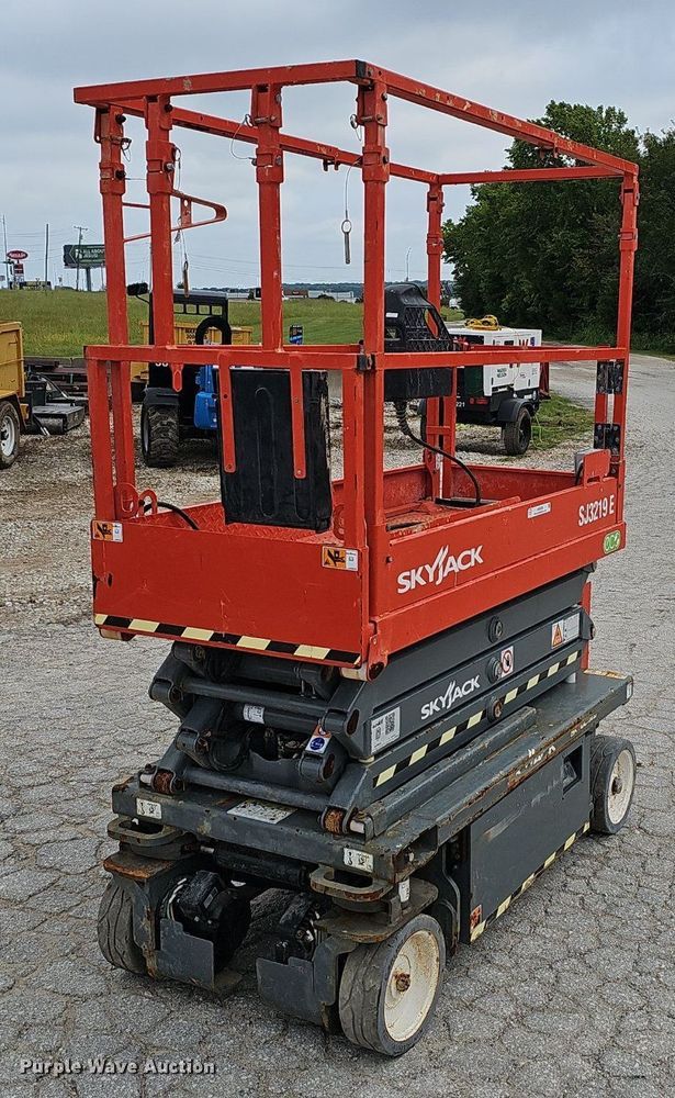 image for item NX9036 2023 Skyjack  SJ3219E scissor lift