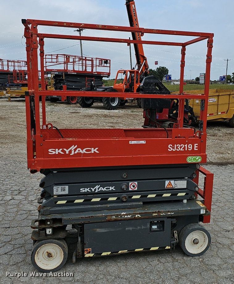 image for item NX9036 2023 Skyjack  SJ3219E scissor lift
