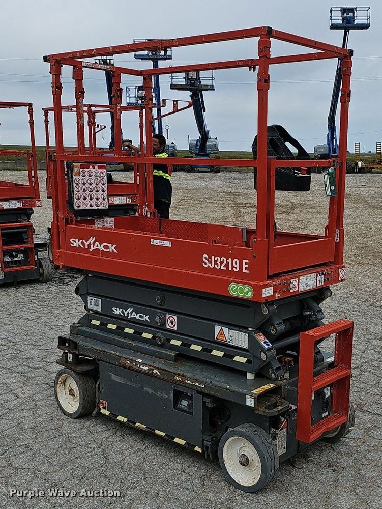 image for item NX9036 2023 Skyjack  SJ3219E scissor lift