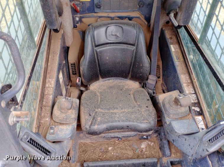 image for item NY9421 2015 John Deere 333E skid steer loader