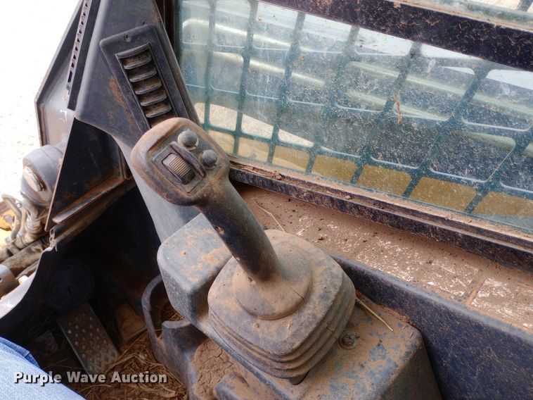 image for item NY9421 2015 John Deere 333E skid steer loader